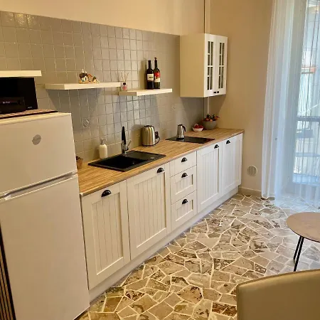 Two Balcony Apartman Bari